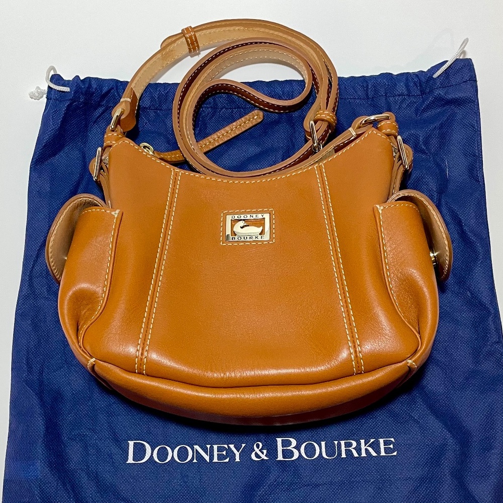 Dooney & Bourke Tan Leather Hobo Crossbody Bag Duck Logo Adjustable Strap NWOT - Picture 3 of 14